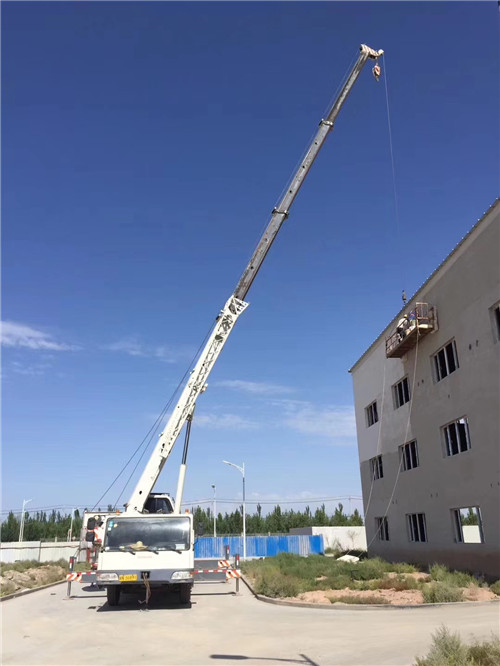颍泉区“轻装强干”—— 吊车的 “轻量化臂架” 技术